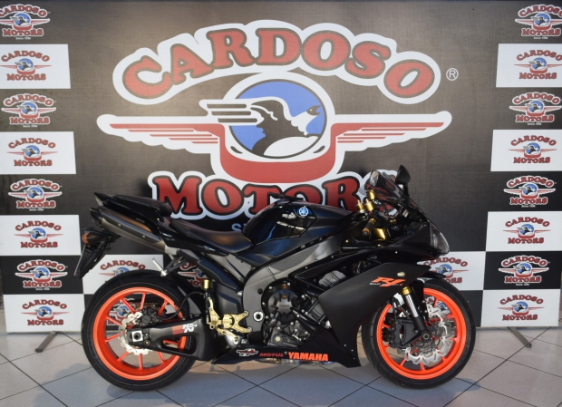 Motos