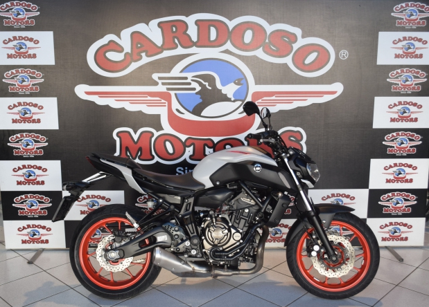 Motos