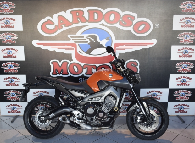 Motos