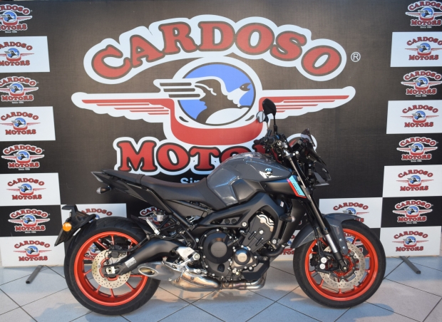Motos